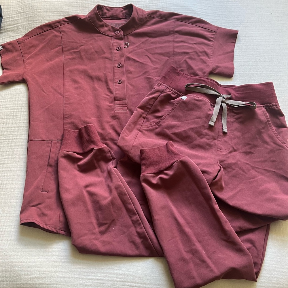 Figs Women's Scrub Jogger Set in Burgundy Top and Bottom XXS